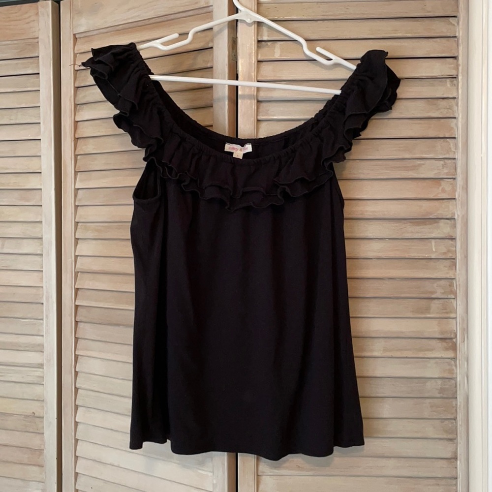 Off the shoulder ruffle detail shirt